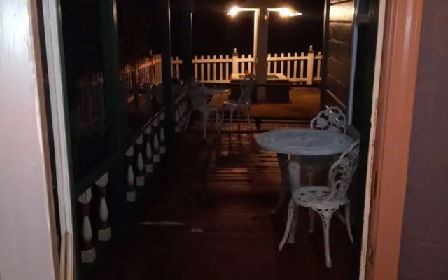 All Season's Groveland Inn