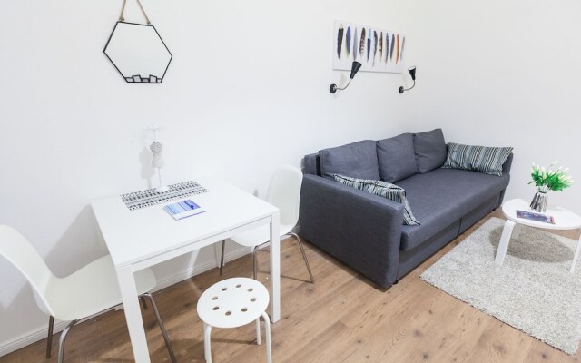 Classic Ernesto near Opera