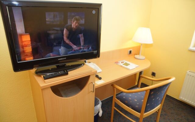 Warias Hotel & Restaurant