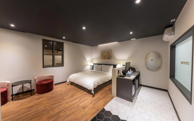 Brown Dot Daegu Seongseo