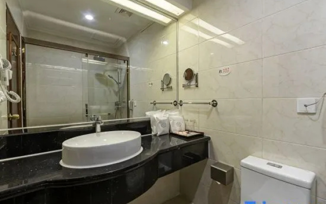 Yinmao Hotel – Bathroom – Binzhou