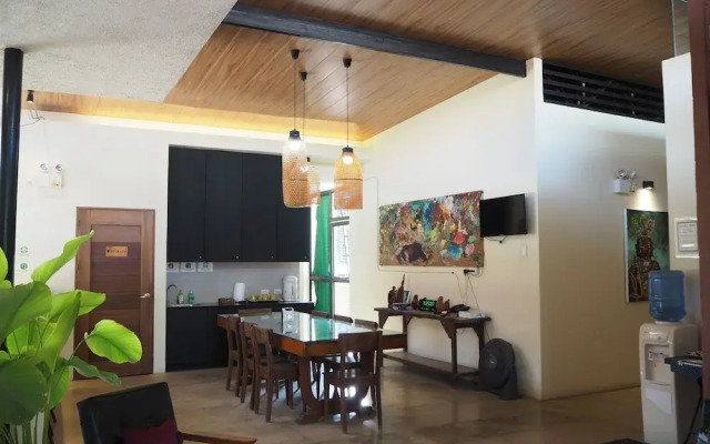 Ceda Guest House by HiveRooms