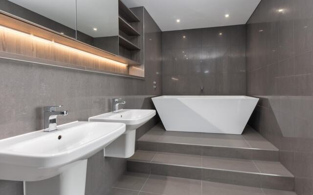 Fabulous City Flat With Views
