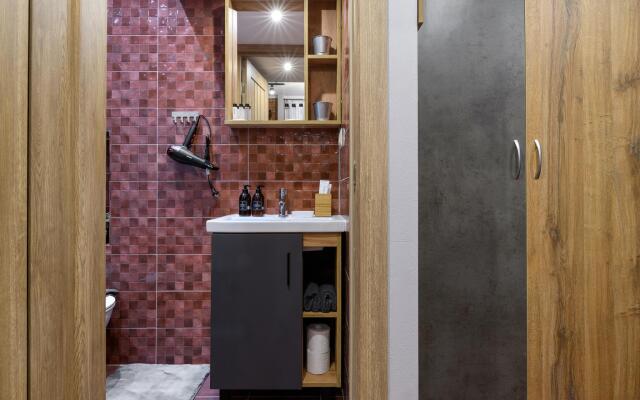 Морошка на набережной Синопская