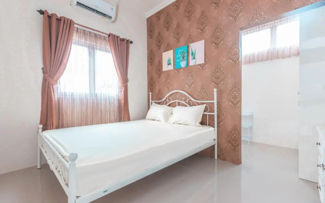 OYO Life 2658 Kost Rasyamada