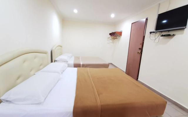 OYO 89817 Hotel Sura
