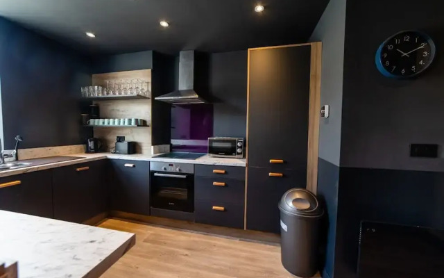 Hollywood Suite Sasco Apartments