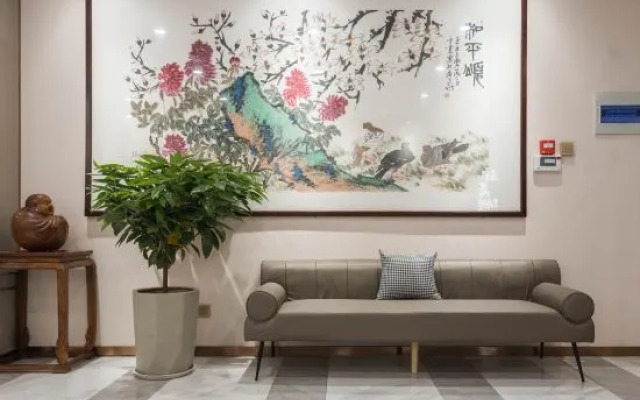 Ease Hotel (Weihai Huayuan Middle Road Municipal Government)