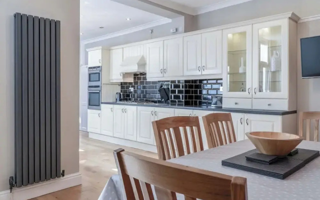 Overland Road 4 Bed House Mumbles