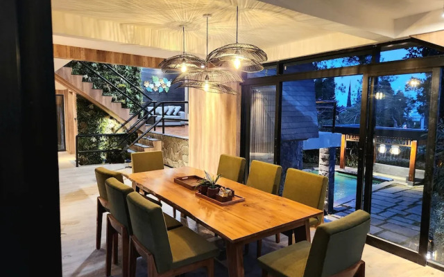 Villa 4-BR Klub Bunga No. 4 Batu Malang