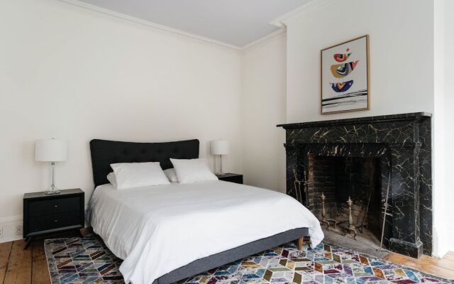 West Village 5BR Townhome & Private Yard