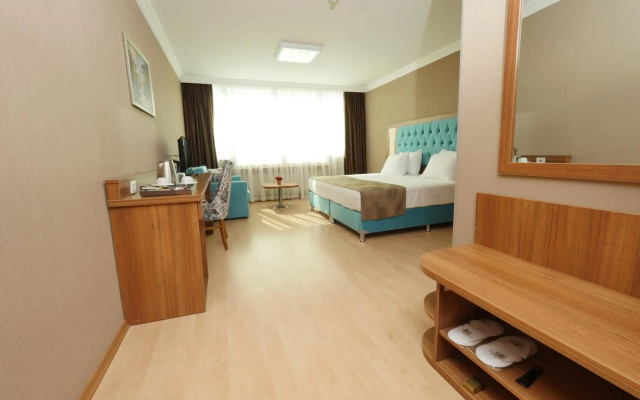 Golden Lounge Hotel
