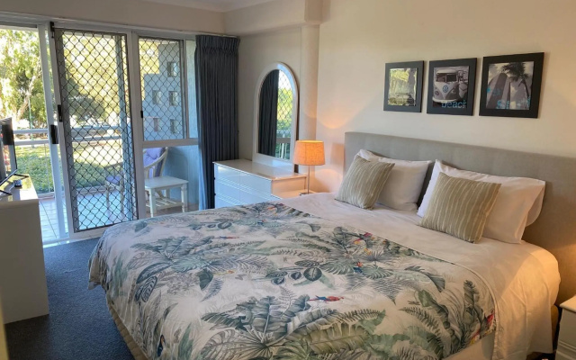 Belvedere Apartments – Guest Rooms – Golden Beach