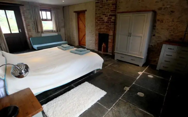 Lower Thurlibeer Holiday Home