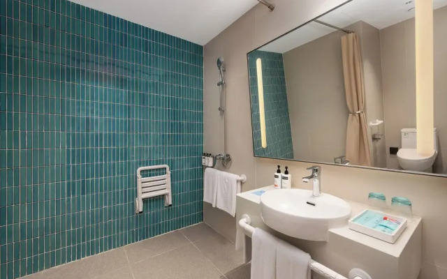 Holiday Inn Express Qingdao Hongdao Station by IHG
