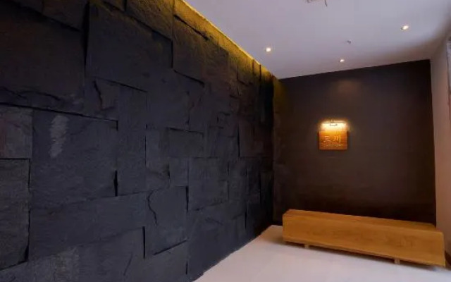 Sanchuan Hotel (Mingzhu Square Huaishang District Government Branch)