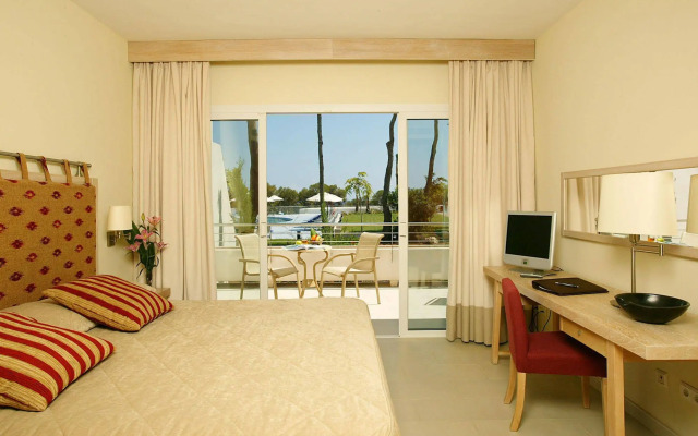 Blau Privilege Porto Petro Beach Resort & Spa