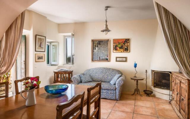 Rustic Escape, Agios Markos