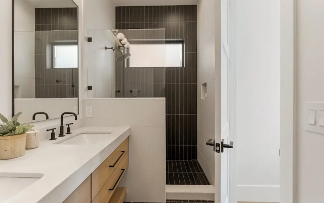 Luxury Beachside 7 Bedroom Home