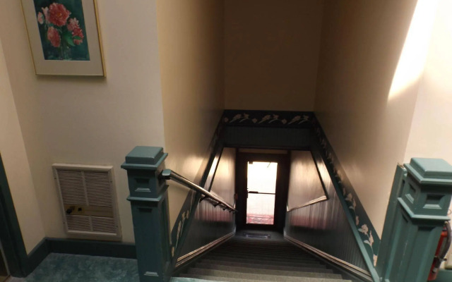 Hermanns European Inn