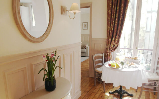 Louvre Elegant ChicSuites