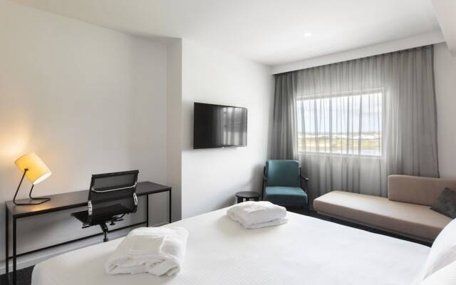 Mercure Kawana Waters