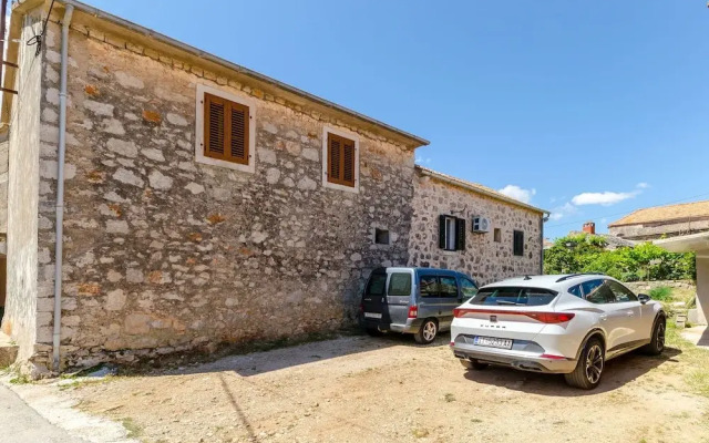 Apartment Village Vrisnik