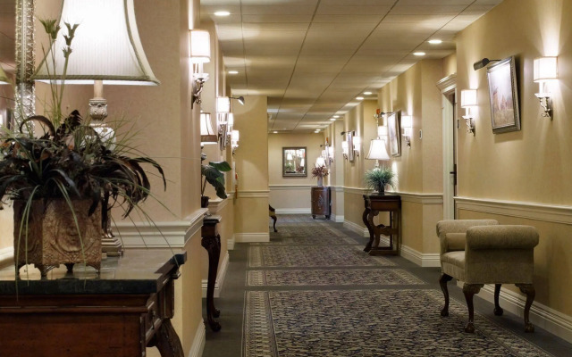 AmishView Inn and Suites