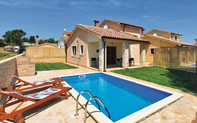 Amazing Home in Liznjan With Wifi and 2 Bedrooms
