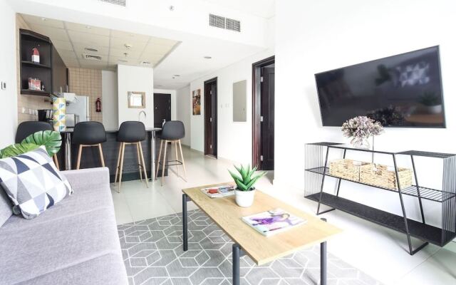 Minutes From JBR Beach! Beautiful 1BR in Marina!