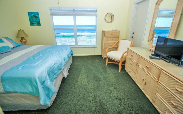 Sea Coast Gardens III 303