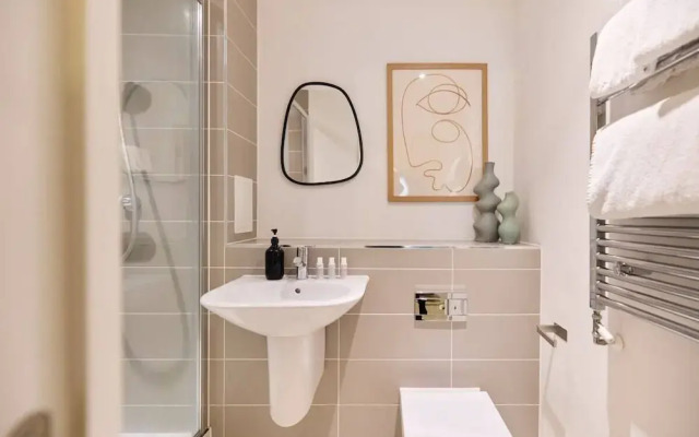 The River Lea Escape - Charming & Bright 2bdr Flat