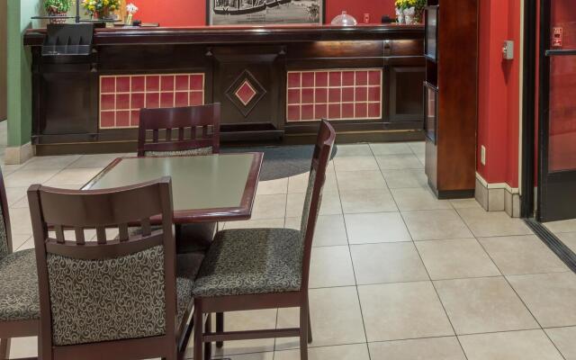 Quality Inn & Suites Sunport Airport Albuquerque