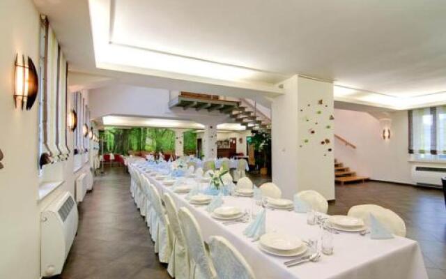 Centrum Restauracyjno-Hotelowe Florres