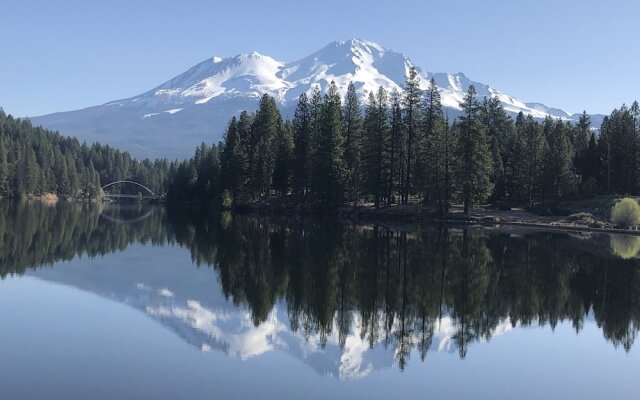 Mount Shasta Ranch Bed and Breakfast