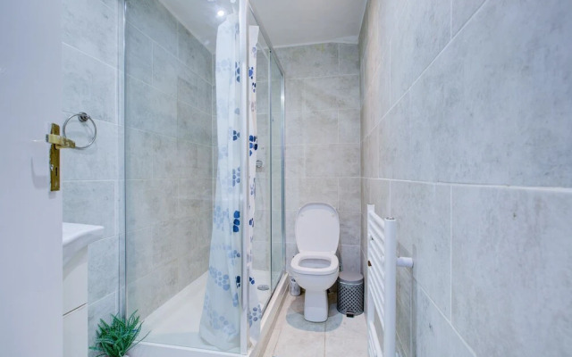 Family Studio for 4-3-2-1 Persons Central London