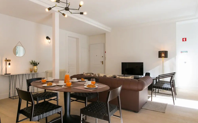 JOIVY Stunning 2BR Apt w/garden, by the Avenida subway & Botanical Garden of Lisbon