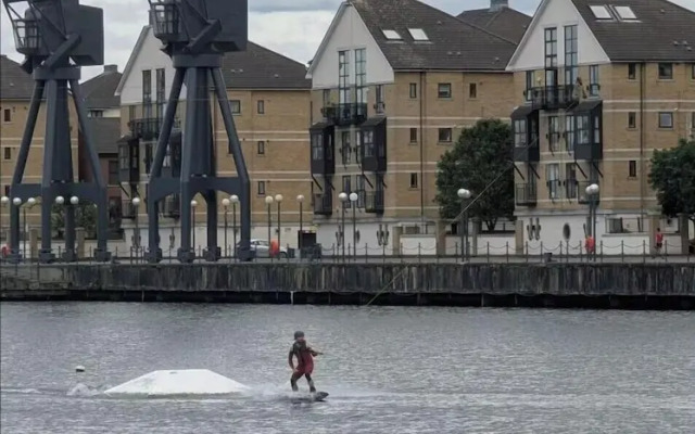 Apartment - Sleeps 6 - Riverside - City Centre