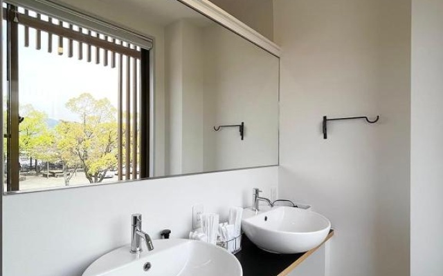 bHotel Kaniwasou 201 2BR Apt, Near Itsukushima Shrine, For 12 Ppl – Bathroom – Hatsukaichi