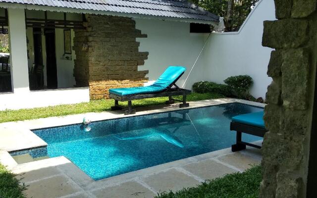 Mayas Beach House - Boutique Serviced Villa