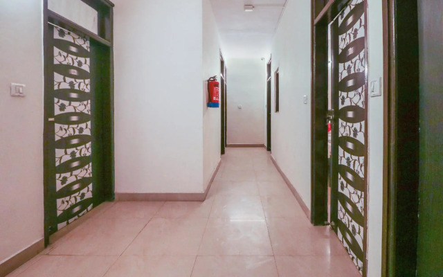 OYO 71197 Five Star residency
