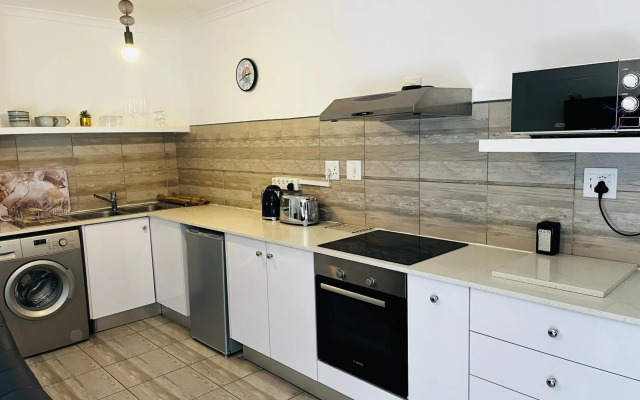 Modern secure apartment in Strand - Little Greece