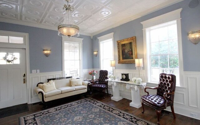 The Dahlonega Square Hotel & Villlas