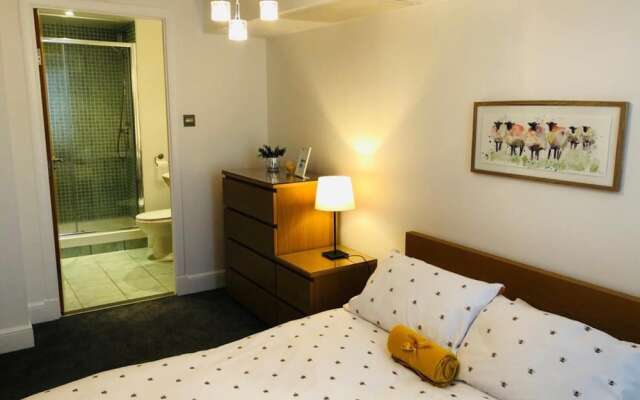 Remarkable 2 Bed Apartment in Edinburgh