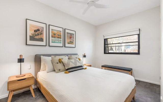 Beautiful 2-storey Unit With Balcony Near Smith St – Guest Rooms – Melbourne