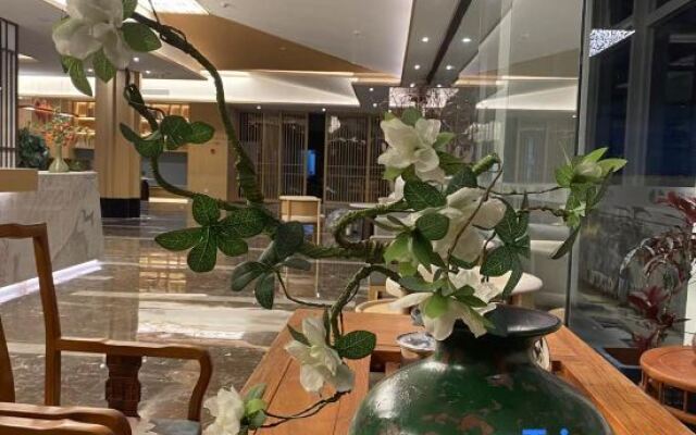 Jianguo Puyin Hotel (Qingdao Wusi Square Qingdao University Branch)