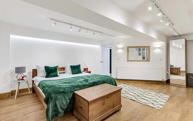 Modern Comfort Two Bedroom Gem on the Rye