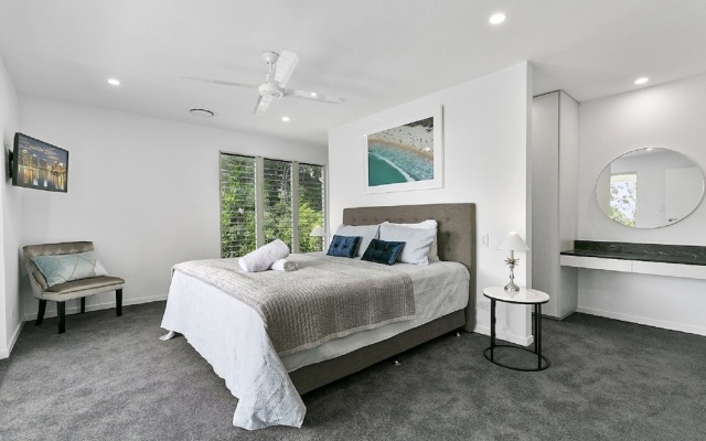 Ocean Views, Luxury Living in Noosa Heads - Unit 2/13 Angler Street – Guest Rooms – Noosa Heads