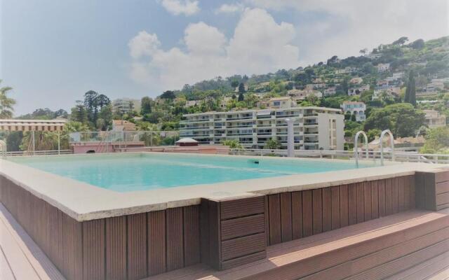 Apt Golfe Juan - 5min des plages - Parking privée - Piscine Rooftop