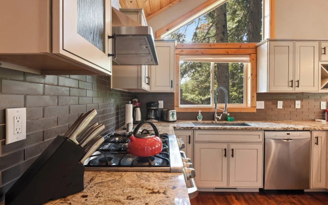 Luxury Tahoe Chalet Minutes to Dining